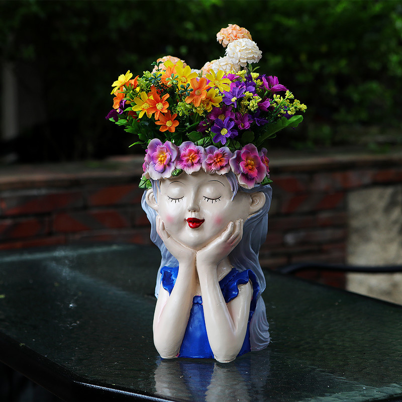 Nouveau pot de fleurs fille tenant le visage - bleu