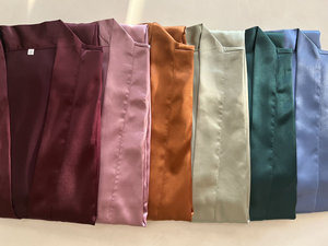 Robe en satin personnalisée avec monogramme FUNG 3019 pour femmes et couples |   Robe de mariée brodée |   Peignoir kimono de luxe grande taille - Product Image 3