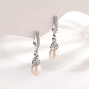 Boucles d'oreilles créoles en perles d'eau douce KAMMY 13,6 mm, plaquées rhodium/platine, argent sterling 925, bijoux élégants pour femme, pour les fêtes - Product Image 5