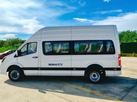 Bus Foton Toauo 15 places, version électrique pure, batterie 100 kWh, autonomie 301-400 km, puissance 130 kW, moins de 6 mètres.
