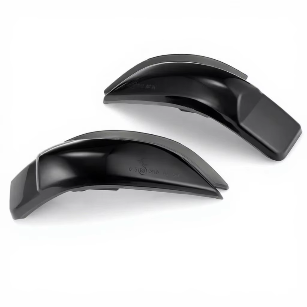 Coquille noire fumée - lumière jaune, eau qui coule.