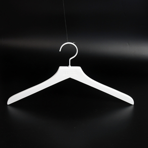 Colgador de <span class=keywords><strong>ropa</strong></span> de <span class=keywords><strong>madera</strong></span>, marca de lujo, color blanco brillante, personalizado, con ganchos y Clips blancos - Product Image 2