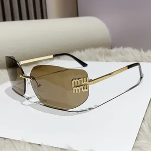 NUOVI Occhiali da Sole Classici da <span class=keywords><strong>Donna</strong></span>, Montatura in Metallo Senza Bordi, Design di Lusso con Rivetti, Lenti Sfumate Rettangolari Curve - Product Image 1