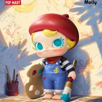 Otantik bebek Molly, ben el yapımı kör kutular için gelecekteki küçük ressam için sürpriz bir hediye.