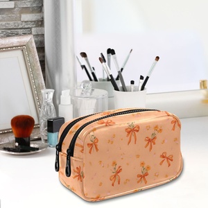 Nueva llegada: Estuche de lápices personalizado con estampado floral, bolsa de cosméticos portátil, bolsa de maquillaje acolchada personalizada, bolsa de aseo de viaje. - Product Image 1