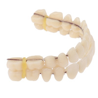 Couvre-dents cosmétique naturel OEM Snap on Silicone Perfect Smile Facettes Dents Outil de beauté supérieur Fausses dents pour hommes et femmes