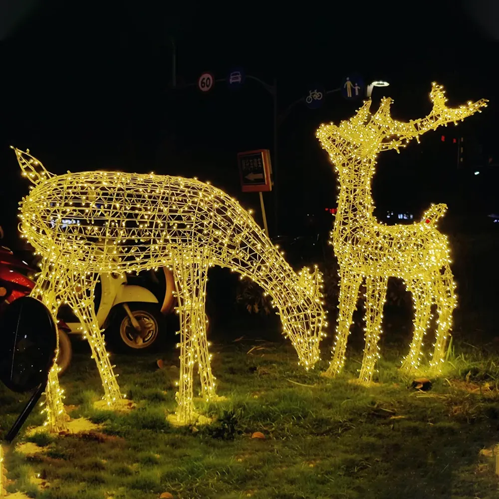Novos produtos para uso ao ar livre LED de tamanho grande para decoração de animais 3D padrão de rena de Natal fabricantes luz com motivo