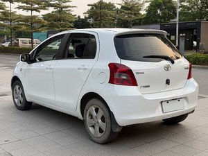 Toyota Yaris 1.6L Automático Hatchback Usado de 2011 – Auto Compacto Japonés Confiable, Excelente Economía de Combustible para Conducción Urbana - Product Image 4