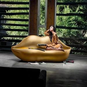 Sofá de Salón de Diseño Moderno <span class=keywords><strong>en</strong></span> Forma de Labios, Tapizado <span class=keywords><strong>en</strong></span> Terciopelo, Color Dorado, Rosa y Rojo, Sofá <span class=keywords><strong>en</strong></span> Forma de Beso - Product Image 1