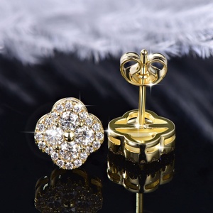 Pendientes de botón clásicos de trébol de cuatro hojas de moissanita VVS GRA de 2.5MM con engaste pavé, chapados en oro de 14K sobre cobre fino, que no se deslustran - Product Image 4