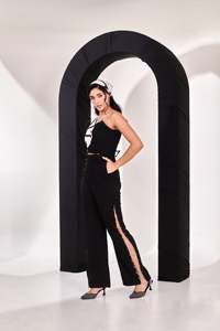 Conjunto de Dos Piezas para Mujer, Top Negro con Pantalón Recto con Pedrería, Atuendo Elegante con Detalles Brillantes, Look Moderno - Product Image 6