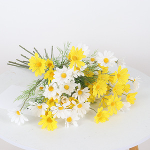 Ramo de Margaritas Artificiales Jessie, Flores de Seda Blancas y Amarillas, Decoración para Bodas y Hogar, Accesorios para Fotografía - Product Image 3