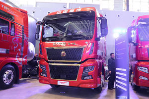 Camión Tractor Sinotruk SITRAK G7H 530HP 4x2 LNG con Transmisión Automática, Transporte Pesado Ecológico - Product Image 3