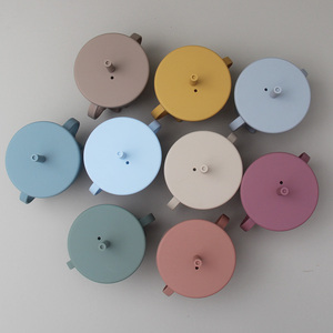 Gobelet d'apprentissage en silicone anti-déversement et anti-chute avec couvercle et poignée pour bébé - Product Image 3