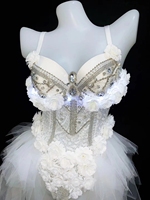 Costume féminin sexy pour soirée en bar, strass scintillants, dentelle blanche, fleurs, body, tenue de danse LED pour DJ, chanteuse, tenue de scène
