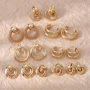 ต่างหูแบบห่วงเกลียวสามวง ดีไซน์เรขาคณิต สแตนเลสสตีล ชุบทอง 14K สไตล์เรโทร ทันสมัย เหมาะสำหรับงานปาร์ตี้ - Product Image 1