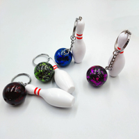 Llavero de bola de bolos al por mayor, llaveros de plástico PVC con mini pelota deportiva simulada para colgantes deportivos y anillos de llaves