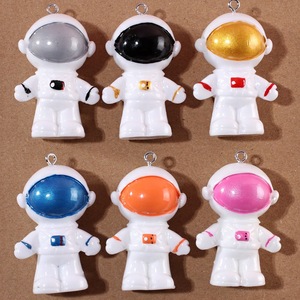 Porte-clés en résine astronaute, sculpture de dessin animé, artisanat fait main, décoration 2024 - Product Image 1