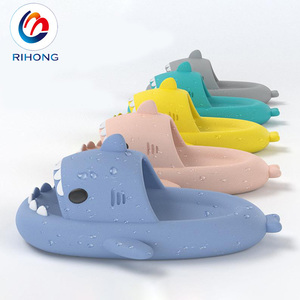 2023 nóng bán đầy màu sắc chống trượt EVA bọt mù<span class=keywords><strong>a</strong></span> hè Dép bé sandal trẻ em Cá mập Slide - Product Image 5