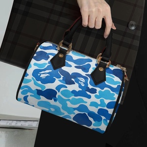 BLUE CAMO MULTI CAMO Kissentasche mit Schulterriemen Modisch und Vielseitig mit Reifem Charme Dunkelfarbiger Griff Damentasche - Product Image 4