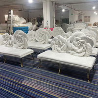 Canapé de mariage moderne en velours deux places avec motif de rose blanche pour la mariée et le marié, salon, appartement, hôtels et villas