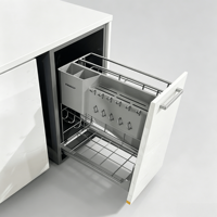 Cuisine modulaire belge moderne sur mesure, bicolore, en bois massif mat, sans poignées, avec îlot en quartz cascade, réfrigérateur et four encastrés