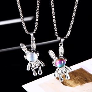 Collier pendentif robot lapin en acier inoxydable pour hommes et femmes, collier hip-hop design astronaute pour couple - Product Image 1
