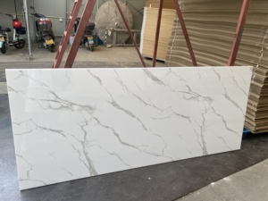 <span class=keywords><strong>PVC</strong></span> Trần 1000mm x 10mm hiện đại đá cẩm thạch <span class=keywords><strong>PVC</strong></span> Tường Nội Thất Ốp dễ dàng Lưới tắm bảng điều khiển cho phòng tắm khách sạn - Product Image 3