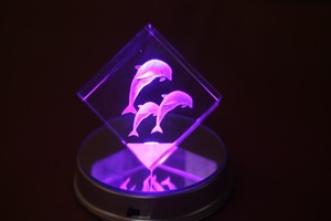 <span class=keywords><strong>Cadre</strong></span> <span class=keywords><strong>photo</strong></span> <span class=keywords><strong>3D</strong></span> de luxe <span class=keywords><strong>en</strong></span> gros, cube de cristal gravé au laser avec dauphin et base lumineuse LED pour la décoration de fêtes, de maisons et de mariages - Product Image 6