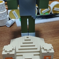Figurine de temple pyramide du désert imprimée en 3D pour le périphérique en verre du jeu My World avec des personnages d'animation congelés