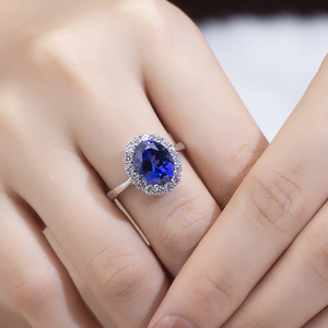 Bague de mariage classique en diamant Diana, en or 18 carats PT950 avec saphir de laboratoire cultivé et diamants de laboratoire de taille petite, par Messi Jewelry - Product Image 2