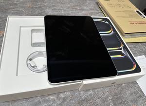 Funcionamiento Estable del Sistema, Sin Retrasos, Sin Interrupciones, Experiencia Fluida <span class=keywords><strong>para</strong></span> 2025, <span class=keywords><strong>para</strong></span> Pro OS 26, Procesador M5, 16 GB de Memoria, Uso Profesional - Product Image 5