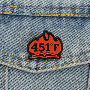 Spilla in Smalto del Libro Fahrenheit 451, Romanzo di Fantascienza <span class=keywords><strong>Classico</strong></span> di Ray Bradbury, Distintivo da Bavero, Gioiello Regalo all'Ingrosso - Product Image 1