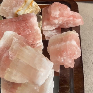 Vente en gros de spécimens minéraux bruts de calcite bleue, verte et rose des Caraïbes, calcite Seafoam, pierres brutes pour la décoration intérieure - Product Image 5