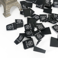 Étiquettes de couture personnalisées Étiquettes et étiquettes pour vêtements Pli en bout du cou Petite étiquette tissée à pli moyen