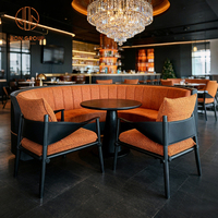 Canapé en cuir marron de style industriel, chaise en tissu orange avec structure métallique, ensemble de table en bois pour hôtel, restaurant occidental, steakhouse