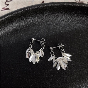 Pendientes de Plata con Borlas y Hojas de Trigo de Diseño Retro de Alta Gama, Exquisitos y Atmosféricos, con Estilo de Lujo Discreto - Product Image 3