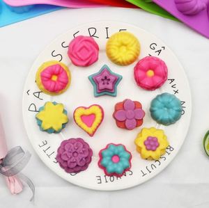 Moule en silicone personnalisé pour pouding et chocolat en forme de fleur à 12 cavités, idéal pour la pâtisserie et la vente en gros - Product Image 6