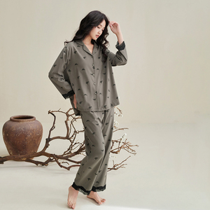 Produttore 100% <span class=keywords><strong>pigiama</strong></span> da donna personalizzato a manica lunga in <span class=keywords><strong>cotone</strong></span> lavorato a maglia con fiocco traspirante per la primavera <span class=keywords><strong>e</strong></span> l'autunno - Product Image 2