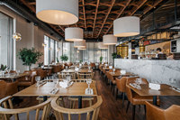 Ensemble table à manger pour hôtel et restaurant sur mesure Chaise de salle à manger moderne contemporaine de luxe en bois massif 0.6mm mince placage