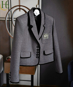 Blazer court pour femme fabriqué au Vietnam, mélange polyester-spandex, blazer à bouton unique classique - Product Image 6