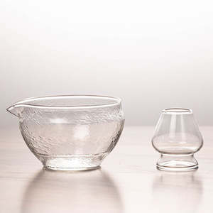 Набор для чая матча из градиентного зеленого стекла, 2 предмета: чаша с носиком и бамбуковый венчик часен. Полный стартовый комплект. - Product Image 5