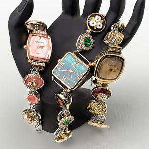 レディースビンテージカスタムブレスレットクォーツ時計ローズゴールドシルバーエナメル花柄クリスタル調整可能チェーンアナログダイヤルエレガントジュエリー - Product Image 1