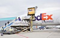 Service d'expédition internationale express de marchandises dangereuses et non dangereuses, couverture mondiale, assistance 24h/24 et 7j/7, stockage