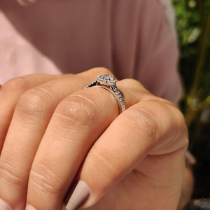 Impresionante Anillo de Diamante Cultivado en Laboratorio con un Brillo Atractivo para Mujeres que Aprecian la Joyería Atemporal de la India - Product Image 4