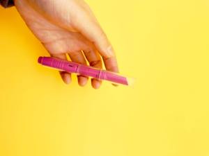 ピンクの空のかわいいプラスチックカスタム口紅包装口紅チューブデザインハート型口紅容器 - Product Image 2