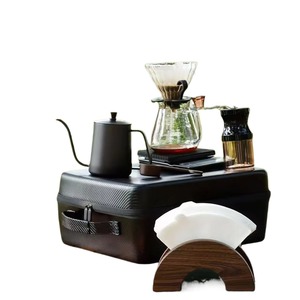 Set da Viaggio per Caffè Portatile con Macinacaffè Manuale, Filtro in Vetro, Custodia Rigida e Bilancia Digitale - Product Image 1