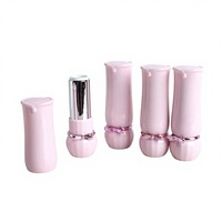 Matériaux d'emballage cosmétique en gros : Tubes de rouge à lèvres papillon rose, Tubes vides ronds pour onguents et rouges à lèvres, en stock.