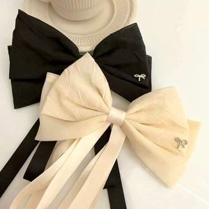 Fashionable, luxurious French retro velvet tassel hair <b>clip</b>, elegant autumn/winter trending niche hair accessory - Product Image 1