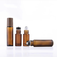 Flacons à bille cylindriques en verre ambré de 5 ml et 10 ml avec couvercle en bois, finition mate écologique, estampage doré pour parfum et huiles essentielles